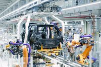 新設された「MEB」専用ラインを流れる「ID.3」。現在は日に数台の車両を試験的に製造し、本格稼働へ向けた準備を進めている。