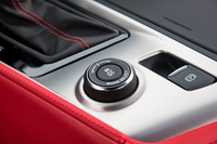 センターコンソールに備わる「ドライバーモードセレクター」のコントローラー。走行モードには「ウェザー」「エコ」「ツアー」「スポーツ」「トラック」の5種類が用意される。