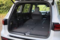 2列目シートもすべて畳むと荷室の容量を1680リッターにまで拡大できる。