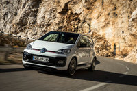 フォルクスワーゲンの新たなホットハッチ「up! GTI」の試乗記も登場。日本導入が待ち遠しい。