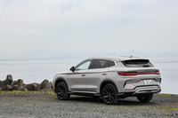 バッテリー残量を気にすることなくロングドライブが楽しめるのが、PHEV「シーライオン6」の醍醐味（だいごみ）だ。
