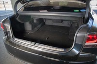 ラゲッジルームの容量は480リッター。9.5インチのゴルフバッグを4個収納することができる。