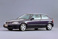 1995年に登場したミラクルシビックこと6代目「ホンダ・シビック」。弱冠20歳で、まだ少年ぽかったレオナルド・ディカプリオがCMに出演していた。