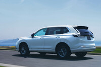 北米や中国で販売されている6代目「CR-V」をベースに開発された「CR-V e：FCEV」。水素満充填・バッテリー満充電時で約621kmの一充填走行距離を実現した。