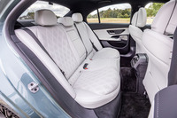 61万6000円の有償オプションとなる「アドバンスドパッケージ」には、「デジタルライト」や「アクティブアンビエントライト」、「Burmester 4Dサラウンドサウンドシステム」などに加え、熱反射・ノイズ軽減ガラスが含まれ、キャビンの快適性を向上させている。