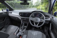 これぞフォルクスワーゲンというべき質実剛健なインテリア。シフトセレクター前方にあるエアコンの操作パネルがタッチ操作式に変わっている。