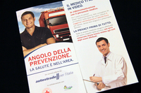  「SAで健康診断」のパンフレット。ただし、トラックドライバー限定とは、とほほ。     