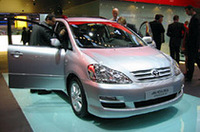 トヨタ 「アベンシス･ヴァーソ」