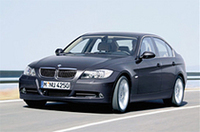 【写真上】マツダ・ロードスター【写真下】BMW 3シリーズ