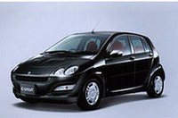 「スマート・フォーフォー」にiPodで音楽が聴ける限定車の画像