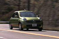 【Movie】新型マーチと、トヨタ・ヴィッツの比較の画像