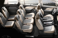 「グランドC4ピカソ」のシートレイアウトを示したカットモデル。従来型と同様に、前から2-3-2座の、全席独立式の7座となる。2列目以降のシート形状は、旧型のものとよく似ている。なお、今回の試乗車は「エクスクルーシブ」というレザーシート仕様だった。