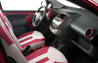 リッチョーネの内装。若者に人気の海岸にちなんだだけにポッブだ。