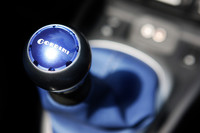 「GORDINI」ロゴ入りのシフトノブ。