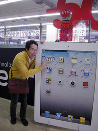 「iPad2」発売直後、ある量販店で。