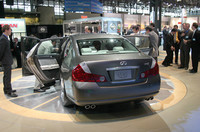 4.5リッターV8に加え、3.5リッターV6版もあり。4WDは、V6モデルに設定される予定だ。