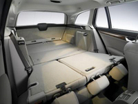 新型「メルセデスCクラス」にワゴンバージョン登場【フランクフルトショー07】の画像