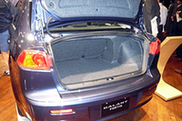 「ギャラン」復活、三菱久々の新型セダン発表の画像