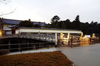 平川門は皇居の北側に位置します。皇居東御苑への出入りに使われています。ちなみに、東御苑の公開は3月1日から始まっているようですよ。