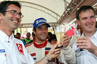 全ステージ制覇という、WRC史上初といわれる偉業を成し遂げたロウブ（写真中央）。まさにラリー界におけるミハエル・シューマッハーのような存在だ。