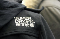 「極度乾燥」のブルゾン。