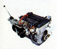 セリカ／カリーナ1600GTから移植された直4DOHC1588ccの2T-G型エンジン。圧縮比9.8、ツインチョークのソレックス40PHHキャブを2基装着して最高出力115ps/6400rpm、最大トルク14.5kgm/5200rpmを発生した。圧縮比を8.8に下げたレギュラーガソリン仕様の2T-GR型も用意されており、こちらは最高出力110ps/6000rpm、最大トルク14.0kgm/4800rpmとなる。