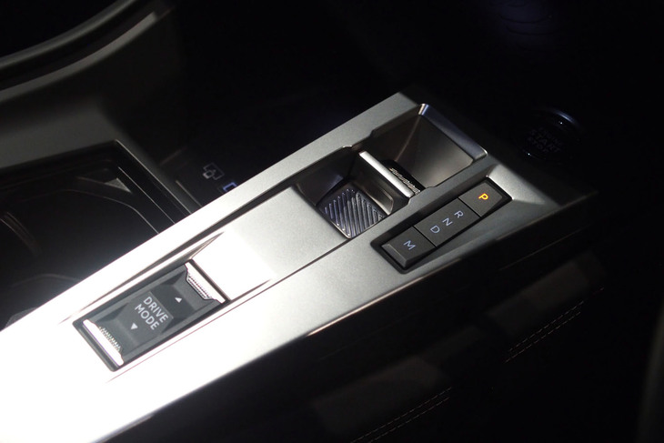 プジョー308アリュール（センターコンソールパネル）