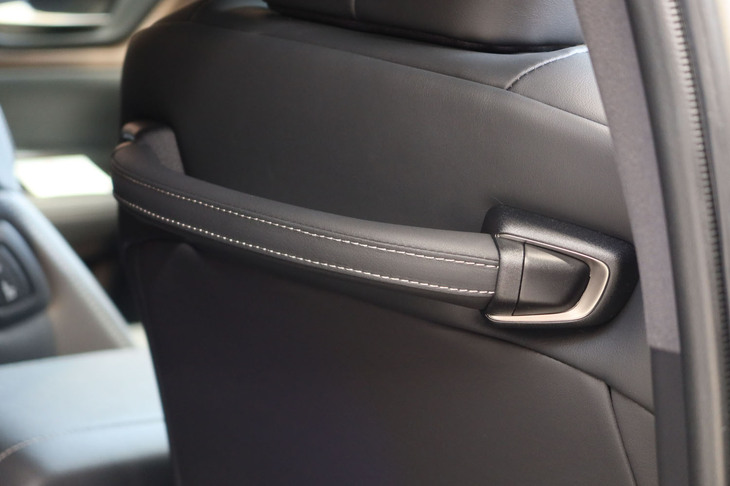 トヨタ・クラウン セダン（リアシート用グリップ）