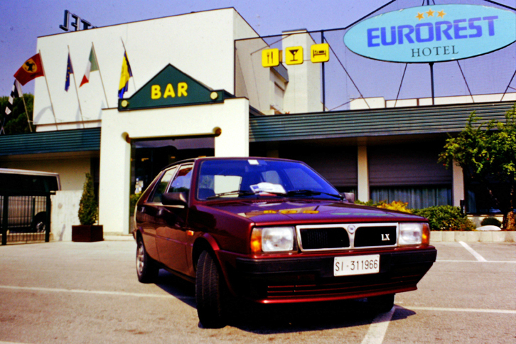 1998年に筆者が購入した「ランチア・デルタLX」。