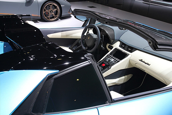 ランボルギーニ・アヴェンタドールSロードスター（インテリア）