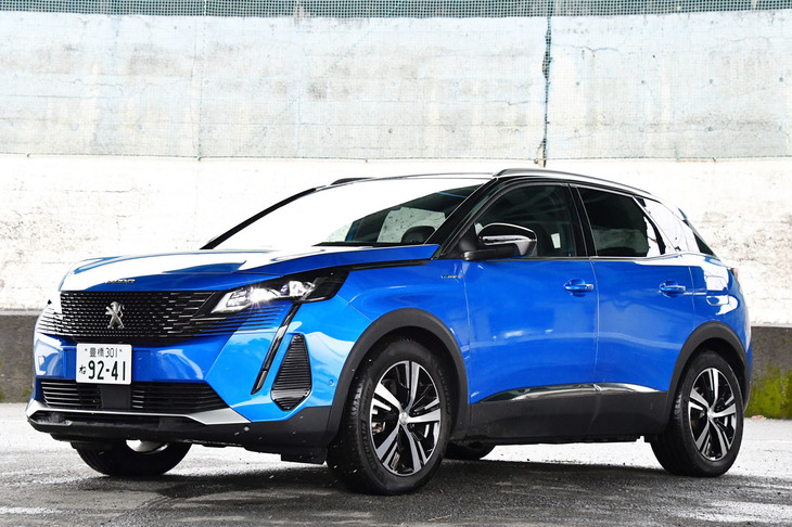 漫画界のレジェンド、池沢早人師先生が「プジョー3008」のトップグレードとしてラインナップするPHEV「GTハイブリッド4」に試乗。箱根の山岳路でステアリングを握り「素晴らしくしなやかな走りを堪能できるSUV」と、足まわりの仕上がりを高評価した。