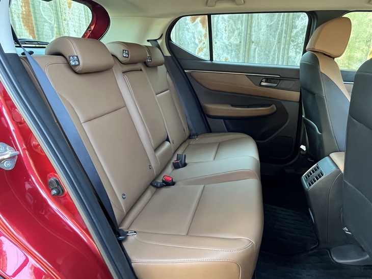 ホンダWR-V Z＋（リアシート）