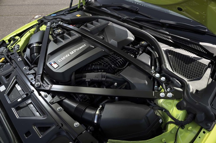 直列6気筒というレイアウトは同じながら、新型では「X3 M」などと同じ3リッターツインターボのS58型ユニットに改められた。