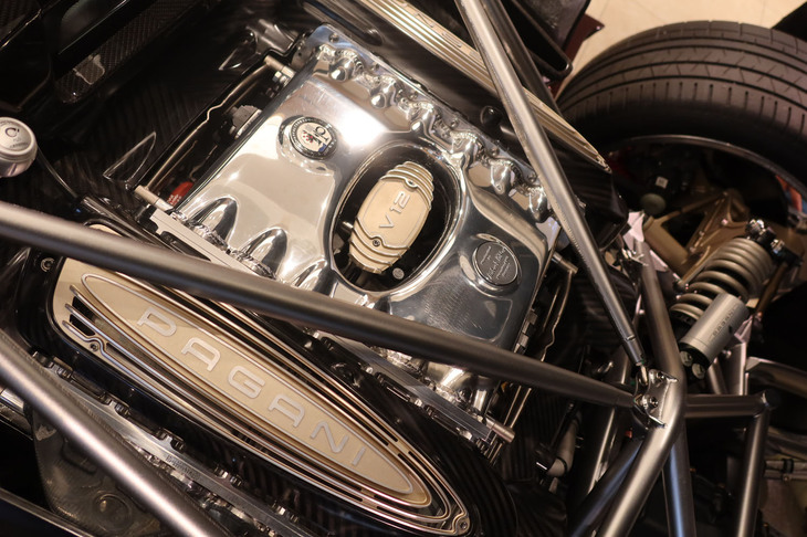 パガーニ・ウトピア ロードスター（V12ツインターボエンジン）