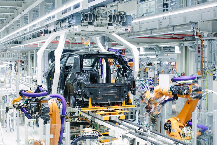 新設された「MEB」専用ラインを流れる「ID.3」。現在は日に数台の車両を試験的に製造し、本格稼働へ向けた準備を進めている。