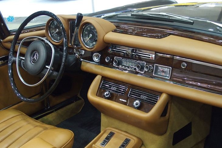 メルセデス・ベンツ280E 3.5 カブリオレ（1971年）／ガレーヂ伊太利屋