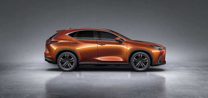 レクサスNX（エクステリアカラーが「ブレージングカーネリアンコントラストレイヤリング」のモデル）