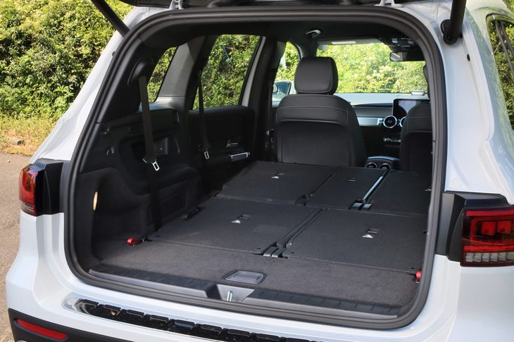 2列目シートもすべて畳むと荷室の容量を1680リッターにまで拡大できる。