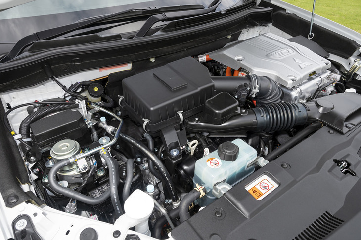 従来の2リッター直4エンジンに換えて、2.4リッター直4エンジンをアトキンソンサイクル化して搭載している。