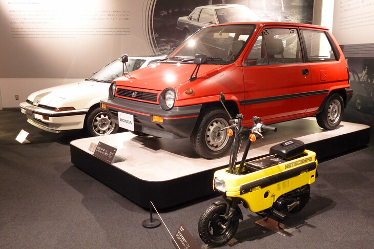 展示の流れはサーキットから公道へとカムバック。写真右手前から、1981年登場の「モトコンポ」と「シティ」、1985年登場の「クイントインテグラ」。今見ても、どれも独創的で魅力的。