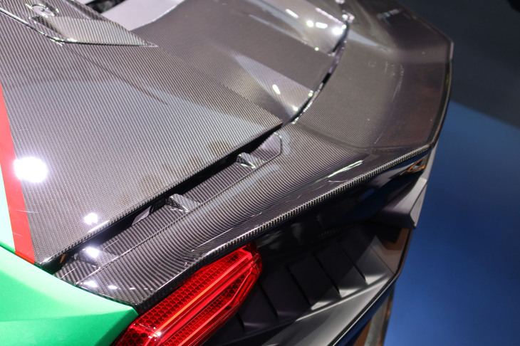 ランボルギーニ・テメラリオ＜アレジェリータパッケージ装着車＞（車体後部のカーボンパネル）