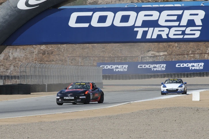 「グローバルMX-5カップ・エキシビションレース」の様子。