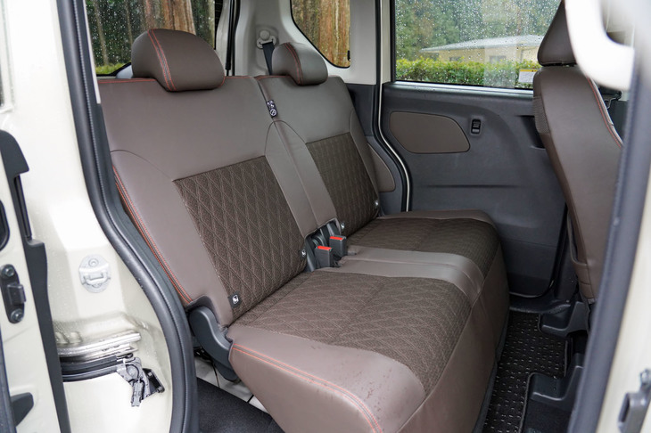 三菱eKクロス スペース（リアシート）