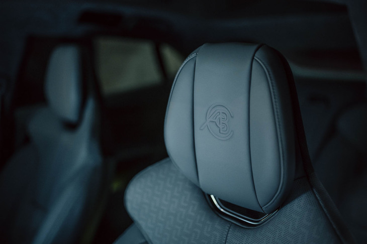 ロータス・エメヤ（写真：ロータスカーズ）