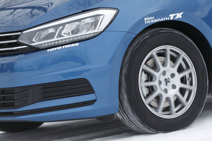 「トーヨー・ウィンタートランパスTX」には、175/80R15～225/45R18までの全31サイズがラインナップされる。価格はオープン。