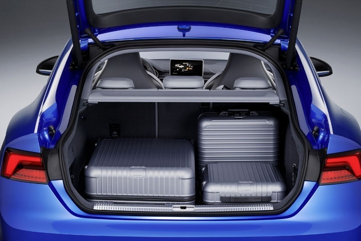 アウディS5スポーツバック