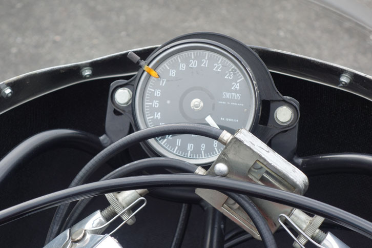 二輪車のエンジンの中でも群を抜いて高回転型だったという「4RC146」のタコメーター。2万4000rpmまで刻まれている。