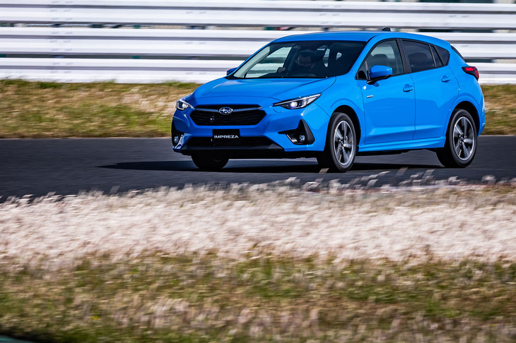 スバル・インプレッサ（クローズドコースでの走行シーン）