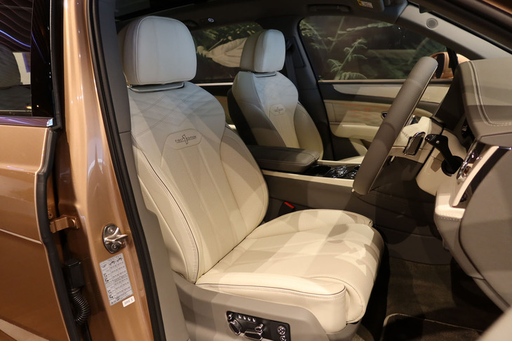 ベントレー・ベンテイガEWBアズール ファーストエディション（フロントシート）