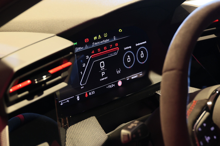 メーターパネルは12.3インチの液晶タイプ。